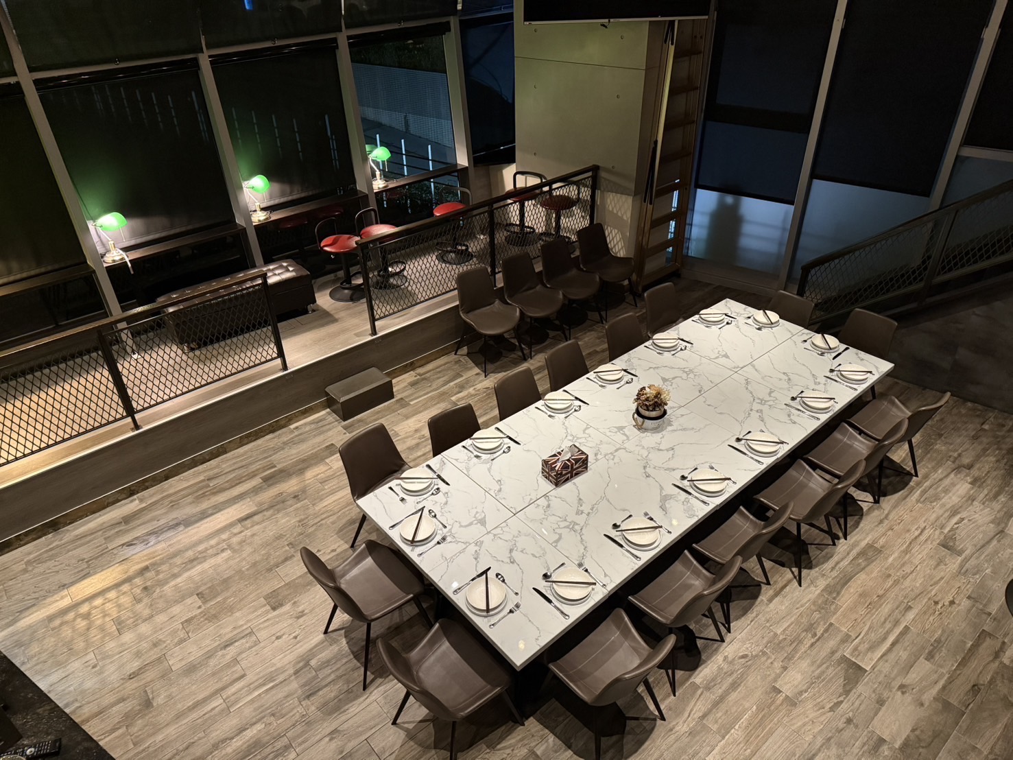 夜景長桌